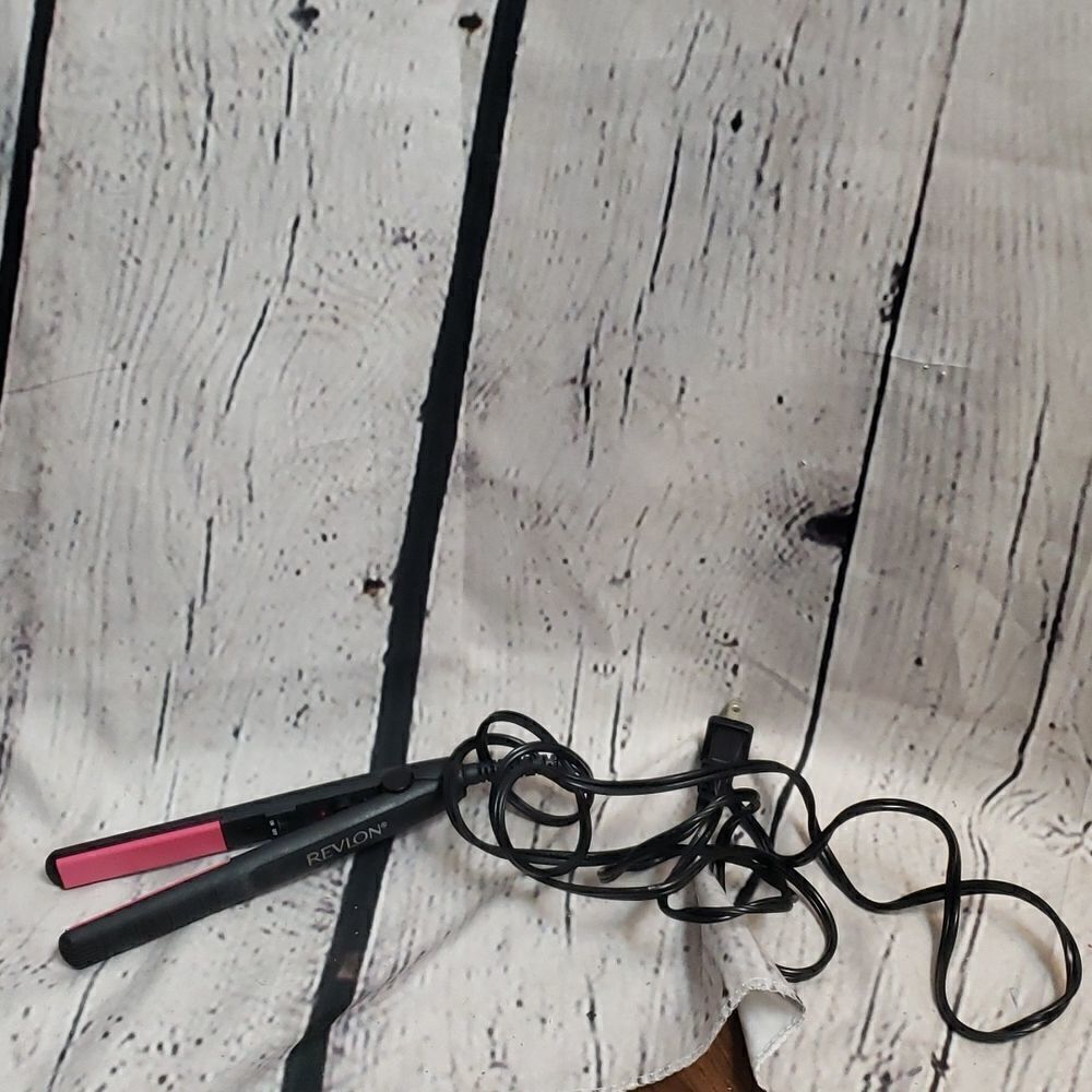 Mini Revlon Hair Straitner